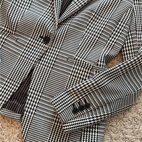 Banana Republic Houndstooth Blazer
Suit Jacket Size 2P - Picture 4 of 14